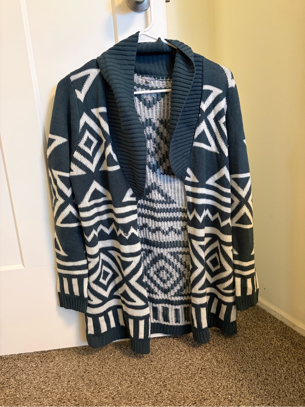 Charlotte Russe Teal and White Geometric Open Shawl Cardigan